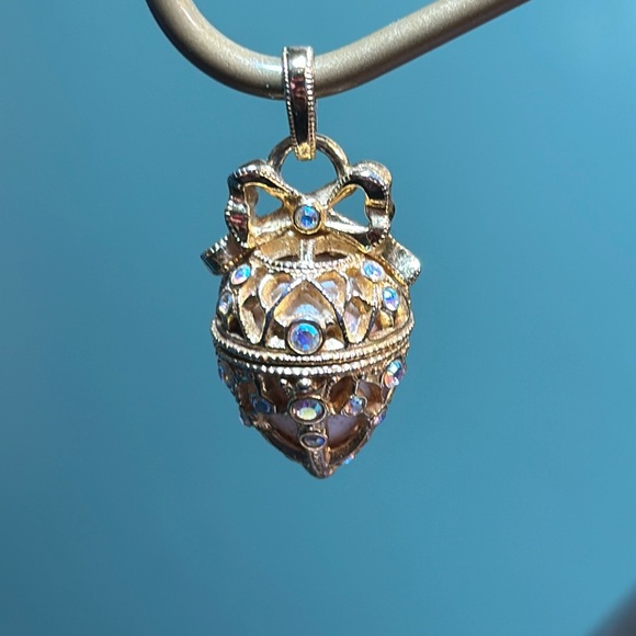 JOAN RIVERS Faberge Royal Egg Pendant Secret of the Scroll - Picture 2 of 5